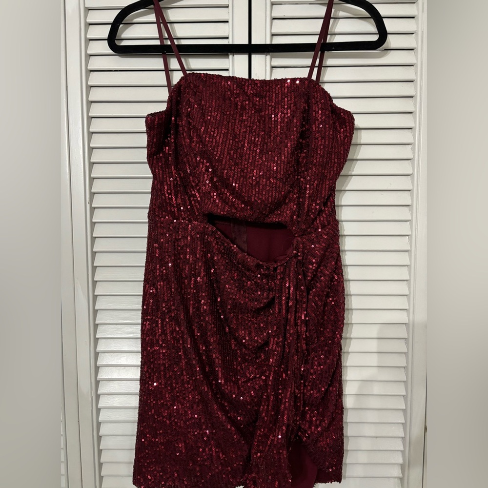 RED SPARKLING SEQUIN HOMECOMING DRESS